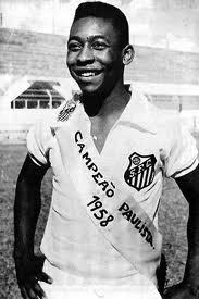 Un giovane Pelé con la maglia del Santos (1958)