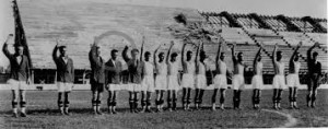 1931, Inaugurazione dello stadio Berta di Firenze (l'attuale Franchi). Bruno Neri è l'unico col braccio non alzato 