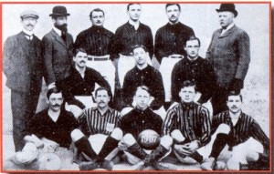 Il Milan campione nel 1907. Bosshard è il primo dei seduti da sinistra, Widmer (altro svizzero ex San Gallo) è quello con il pallone in mano [per gentile concessione di ]