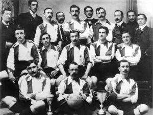 1903: L'Athletic Club Bilbao con la prima Copa de España. La prima edizione della Liga partirà nel 1928